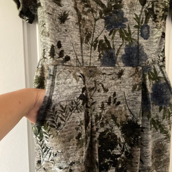 Locally designed and made dress with pockets - Picture 3 of 4